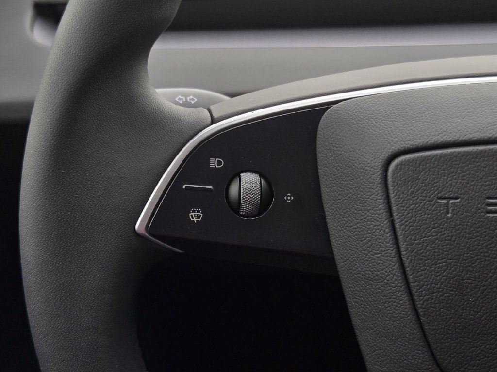 Used 2026 Tesla Model Y AWD image 23