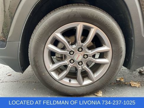 Certified 2024 GMC Terrain SLT image 31