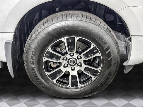 Used 2020 Nissan Titan SV image 32