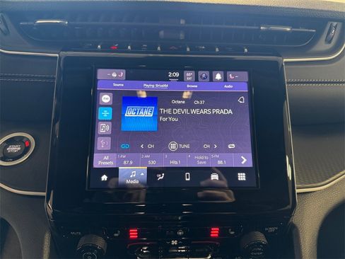 New 2025 Jeep Grand Cherokee L Laredo w/ Luxury Tech Group I image 17