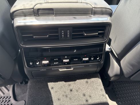 Used 2025 Lexus LX 700h F Sport image 28