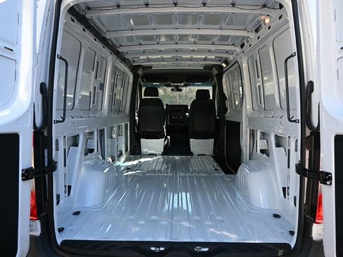 Used 2025 Mercedes-Benz Sprinter 2500 image 28