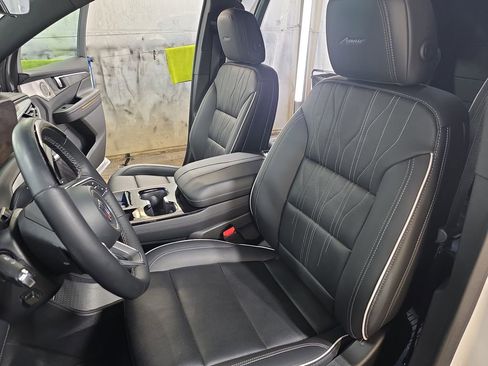 Used 2025 Buick Enclave Avenir w/ Super Cruise Package AWD/4WD image 17