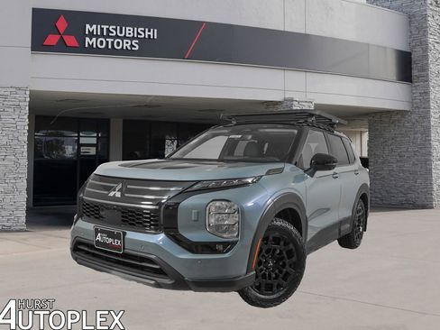 New 2026 Mitsubishi Outlander LE AWD/4WD image 1