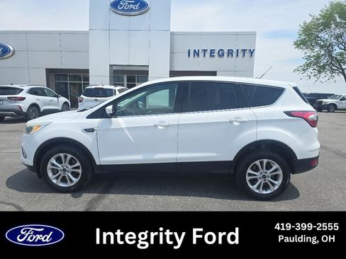 Used 2017 Ford Escape SE AWD/4WD image 1
