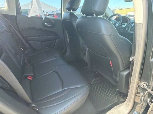 Used 2017 Jeep Compass Trailhawk w/ Leather Interior Group AWD/4WD image 12