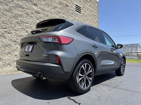 Used 2021 Ford Escape SE w/ SE Sport Appearance Package image 5