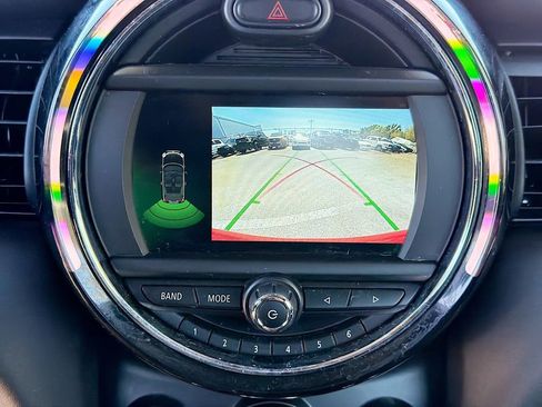 Used 2019 MINI Cooper Signature w/ Signature Upholstery Package image 30