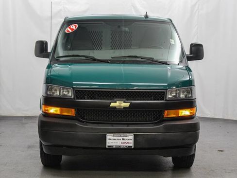Used 2019 Chevrolet Express 3500 w/ Driver Convenience Package RWD image 4