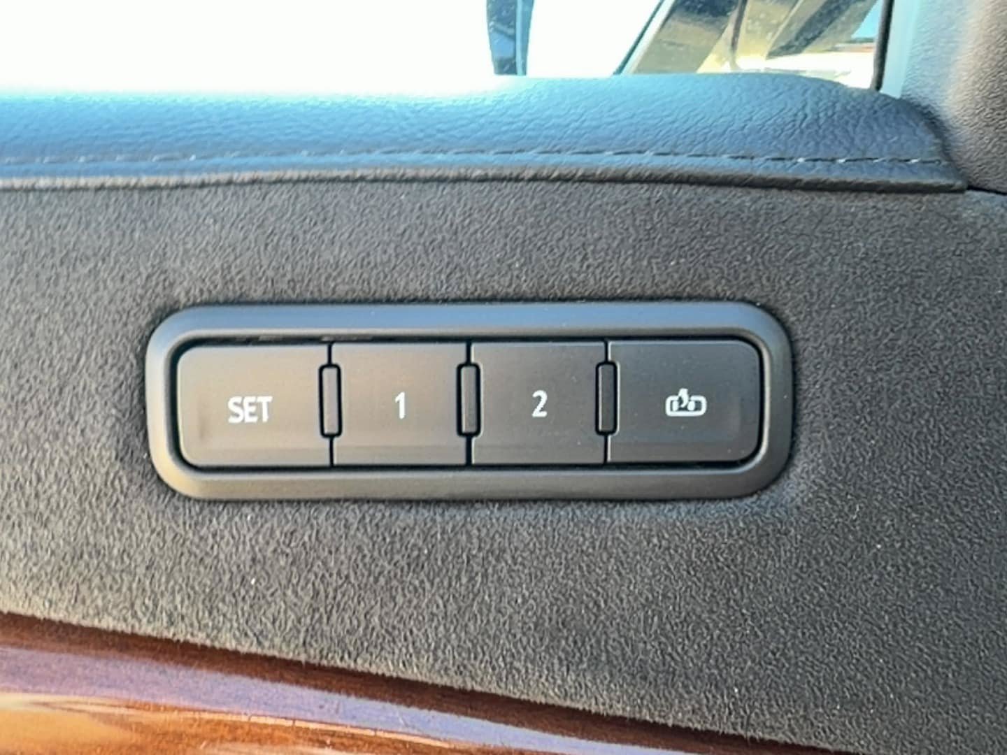 Used 2019 Cadillac Escalade Premium Luxury AWD/4WD image 18