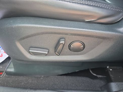 Used 2019 Ford Explorer XLT w/ Equipment Group 202A AWD/4WD image 13
