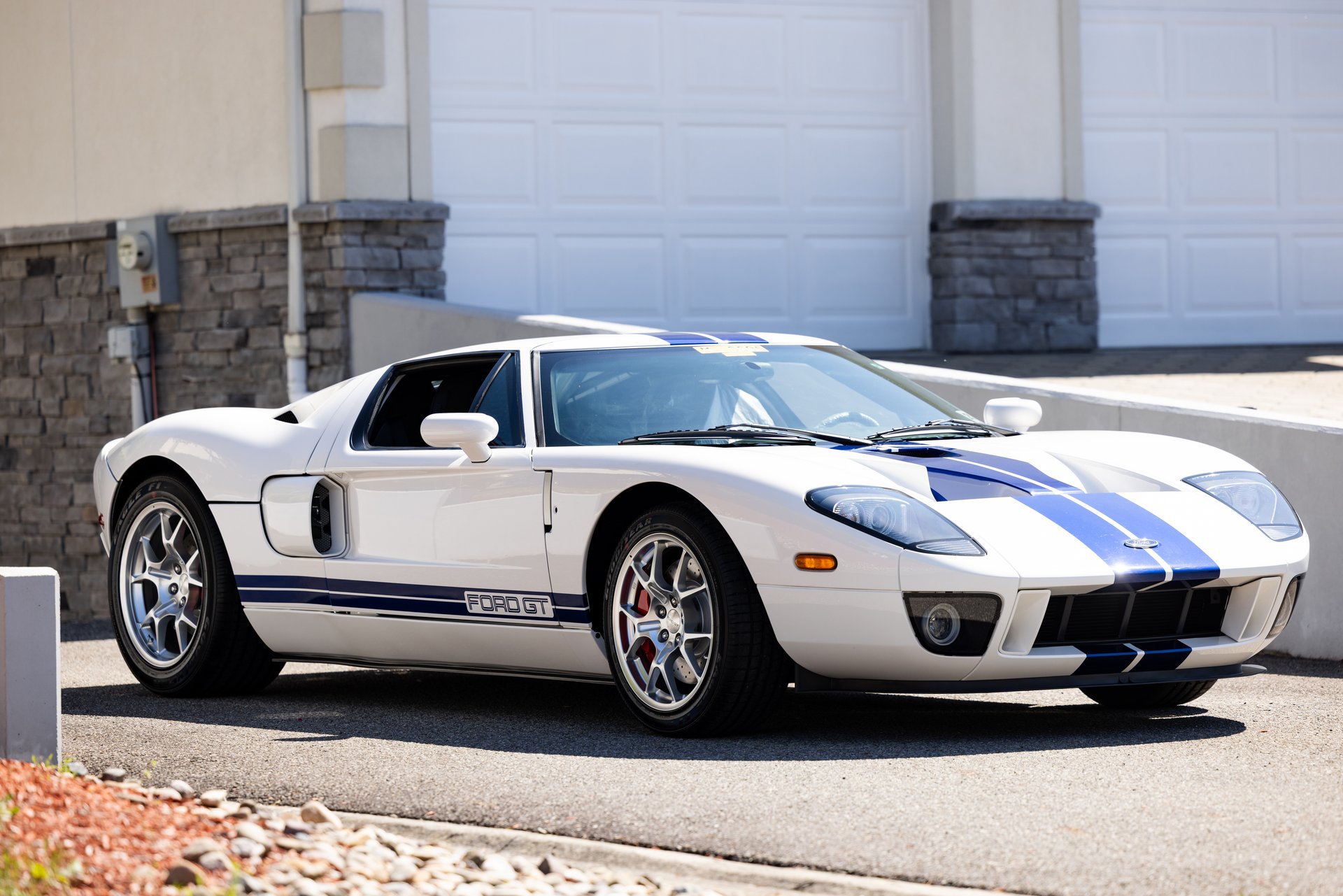 Used 2006 Ford GT RWD image 7
