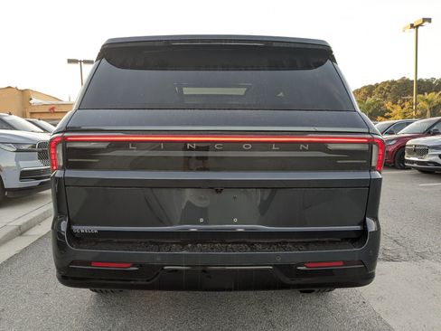 Certified 2025 Lincoln Navigator Reserve image 6