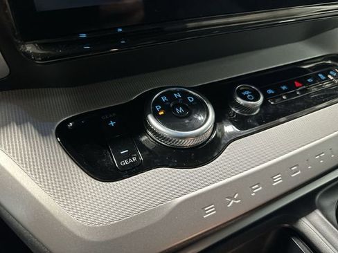 Used 2025 Ford Expedition Active image 25