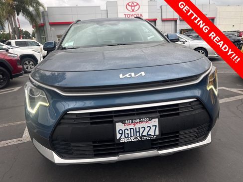Used 2023 Kia Niro EX image 8