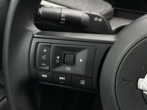 Used 2025 Nissan Kicks SV image 23