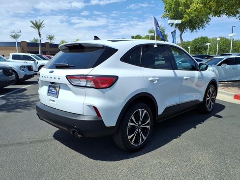 Certified 2022 Ford Escape SE w/ SE Sport Appearance Package FWD image 4
