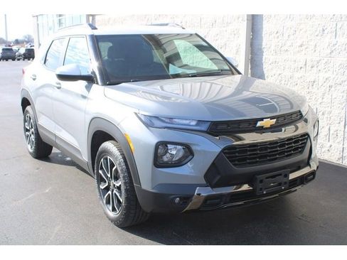 Used 2023 Chevrolet TrailBlazer ACTIV w/ Convenience Package image 2