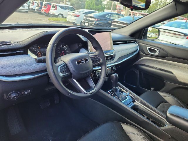 Used 2024 Jeep Compass Latitude AWD/4WD image 18