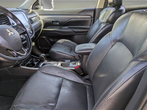 Used 2019 Mitsubishi Outlander SEL image 16