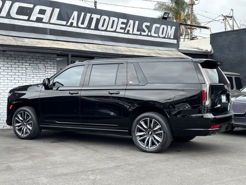 Used 2022 Cadillac Escalade ESV Sport Platinum w/ Heavy-Duty Trailer Package AWD/4WD image 29