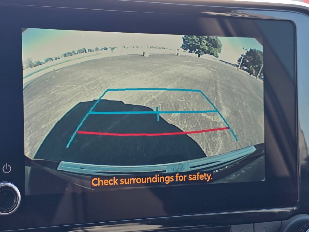 Used 2024 Toyota Highlander XLE AWD/4WD image 5