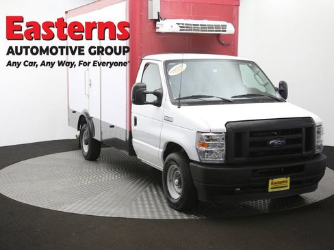 Used 2023 Ford E-350 and Econoline 350 Super Duty w/ Power Windows & Locks Group RWD image 49