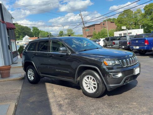 Used 2020 Jeep Grand Cherokee Laredo AWD/4WD image 4