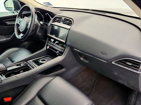 Used 2020 Jaguar F-PACE Premium image 25