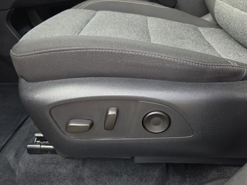 Used 2025 GMC Acadia Elevation image 17