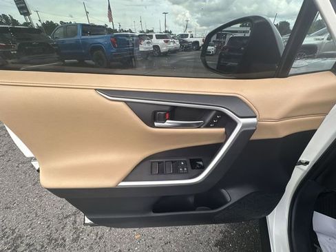 Used 2019 Toyota RAV4 Limited AWD/4WD image 15