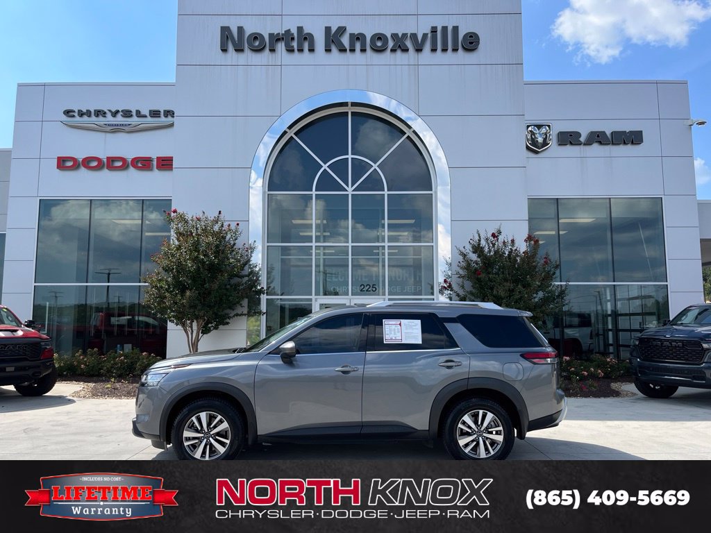 Used 2022 Nissan Pathfinder SL w/ SL Black Package AWD/4WD image 2