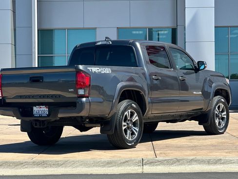 Certified 2019 Toyota Tacoma TRD Sport AWD/4WD image 4