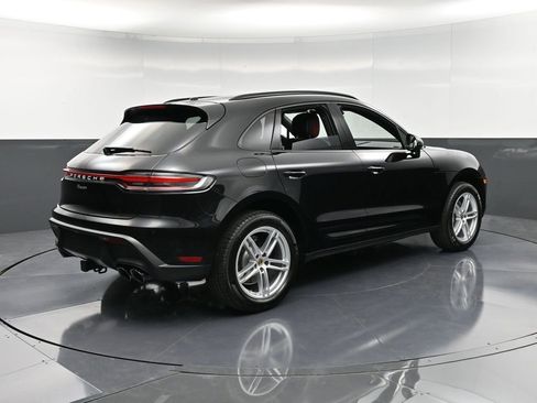 Certified 2025 Porsche Macan AWD/4WD image 8