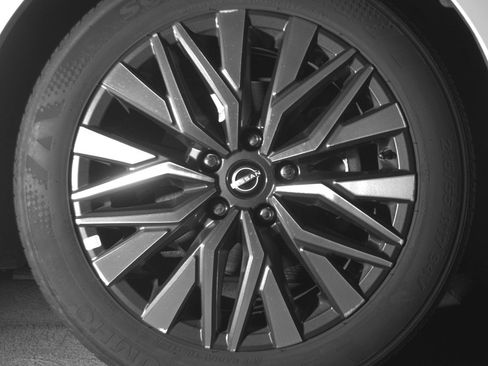 Used 2025 Nissan Altima 2.5 SV FWD image 13