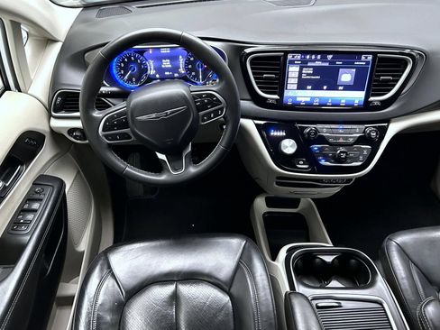 Used 2022 Chrysler Pacifica Touring-L FWD image 14
