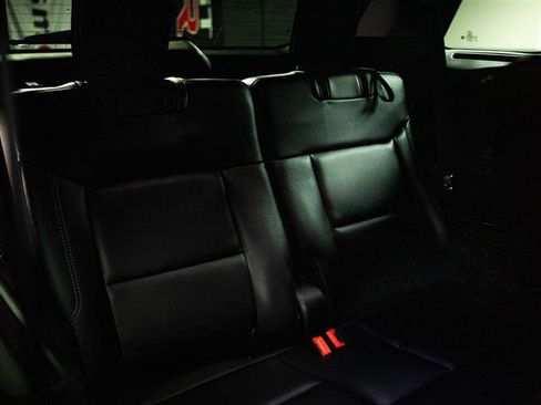 Used 2023 Ford Explorer Limited image 12