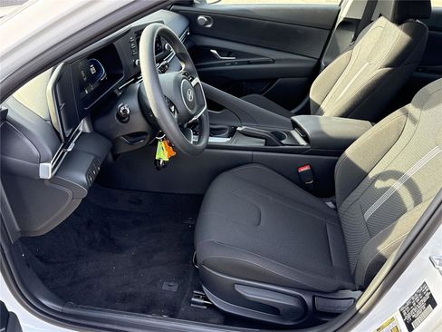 New 2026 Hyundai Elantra SE FWD image 6