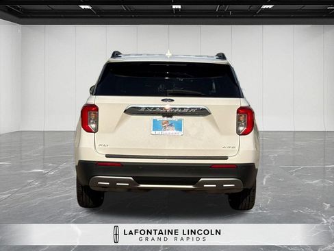 Used 2023 Ford Explorer XLT w/ Equipment Group 202A AWD/4WD image 4