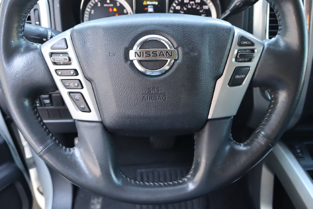 Used 2018 Nissan Titan SV w/ SV Convenience Package RWD image 10