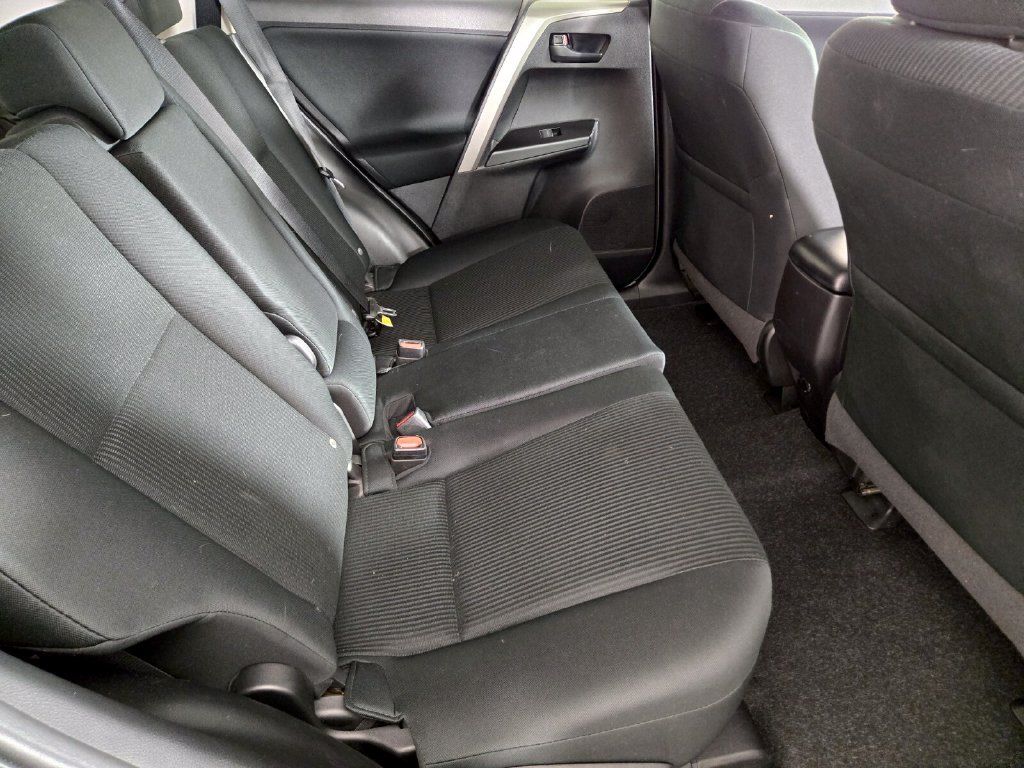 Used 2018 Toyota RAV4 LE w/ Carpet Mat Package FWD image 21