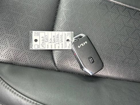 Used 2023 Kia Sorento SX AWD/4WD image 15