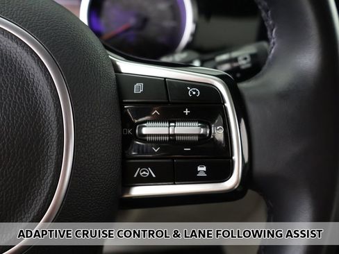 Certified 2024 Kia Carnival EX FWD image 4