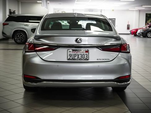 Used 2025 Lexus ES 300h w/ Premium Package FWD image 7