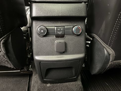 Used 2019 Ford Explorer XLT w/ Equipment Group 202A AWD/4WD image 14