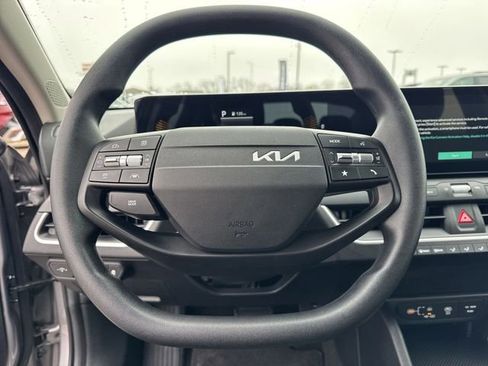 Used 2025 Kia K4 LXS image 17
