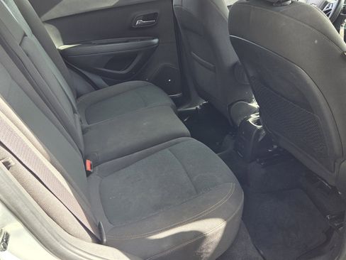 Used 2018 Chevrolet Trax LS FWD image 10