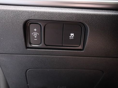 Used 2025 Kia Sorento LX FWD image 27