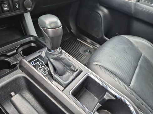 Used 2019 Toyota Tacoma TRD Sport AWD/4WD image 18