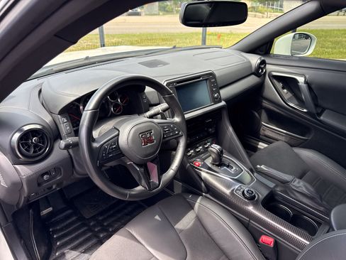 Used 2021 Nissan GT-R Premium AWD/4WD image 8